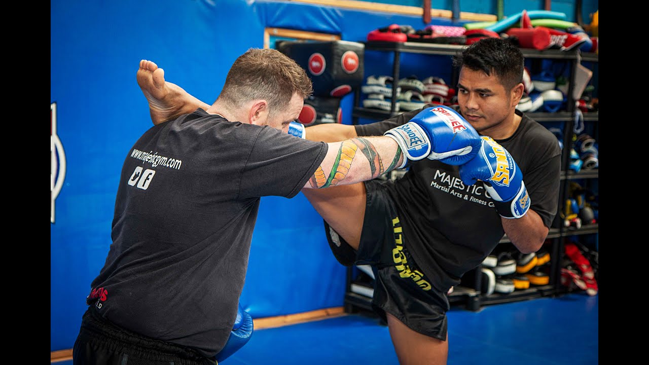 4 Ways to Counter the Aggressive Puncher in Muay Thai with Kevin Harper & Omnoi Suttamueang
