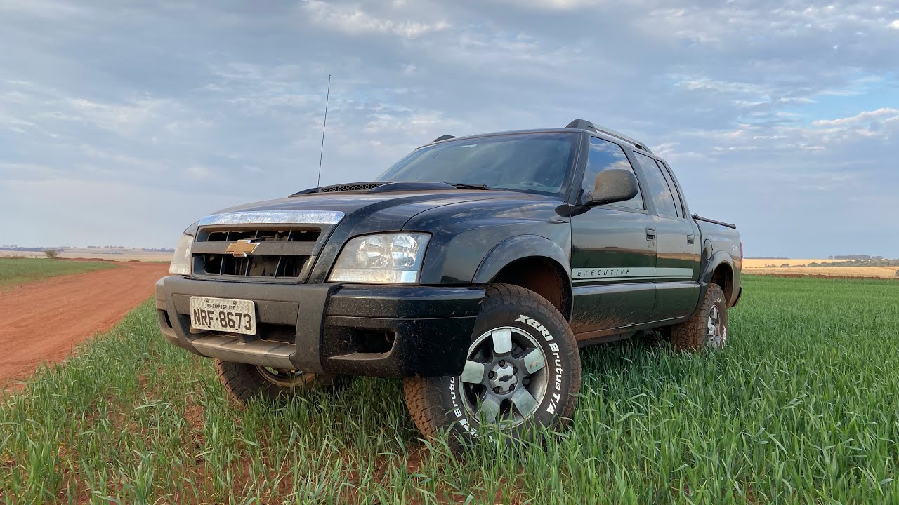 COLOQUEI O MAIOR PNEU QUE COUBE NA S10 PITBULL!!