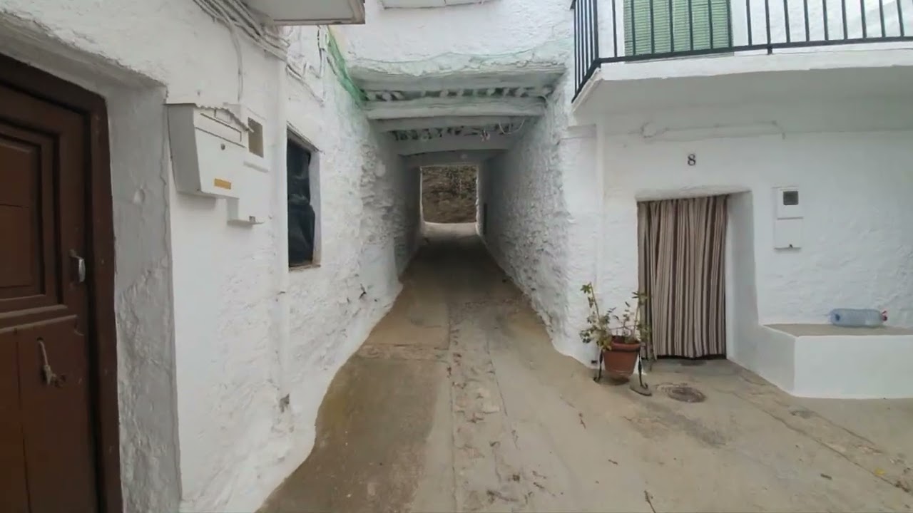Paseo por Pitres, pueblo de La Alpujarra de Granada.