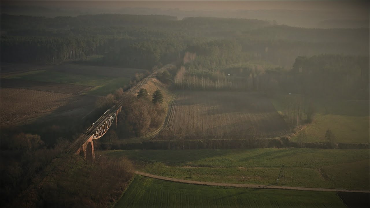 Opuszczony most kolejowy w Chrzypsku Małym z lotu drona