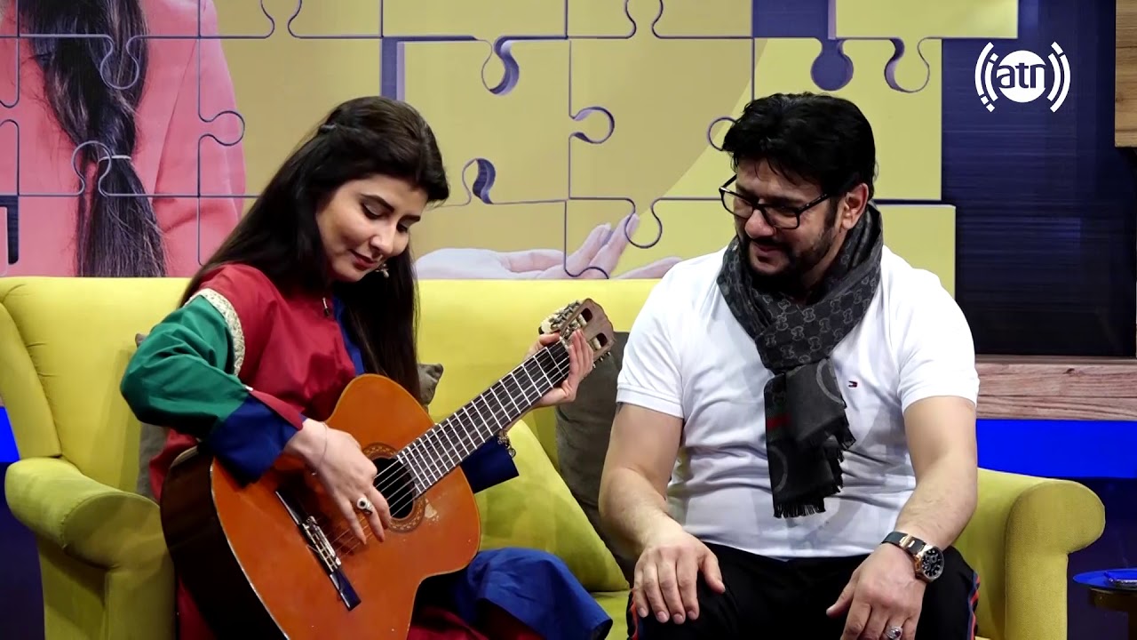 Najiba Faiz Singing with Tahir shubab /  زمزمه آهنگ از نجیبه فیض و اجرای آهنگ از طاهر شباب