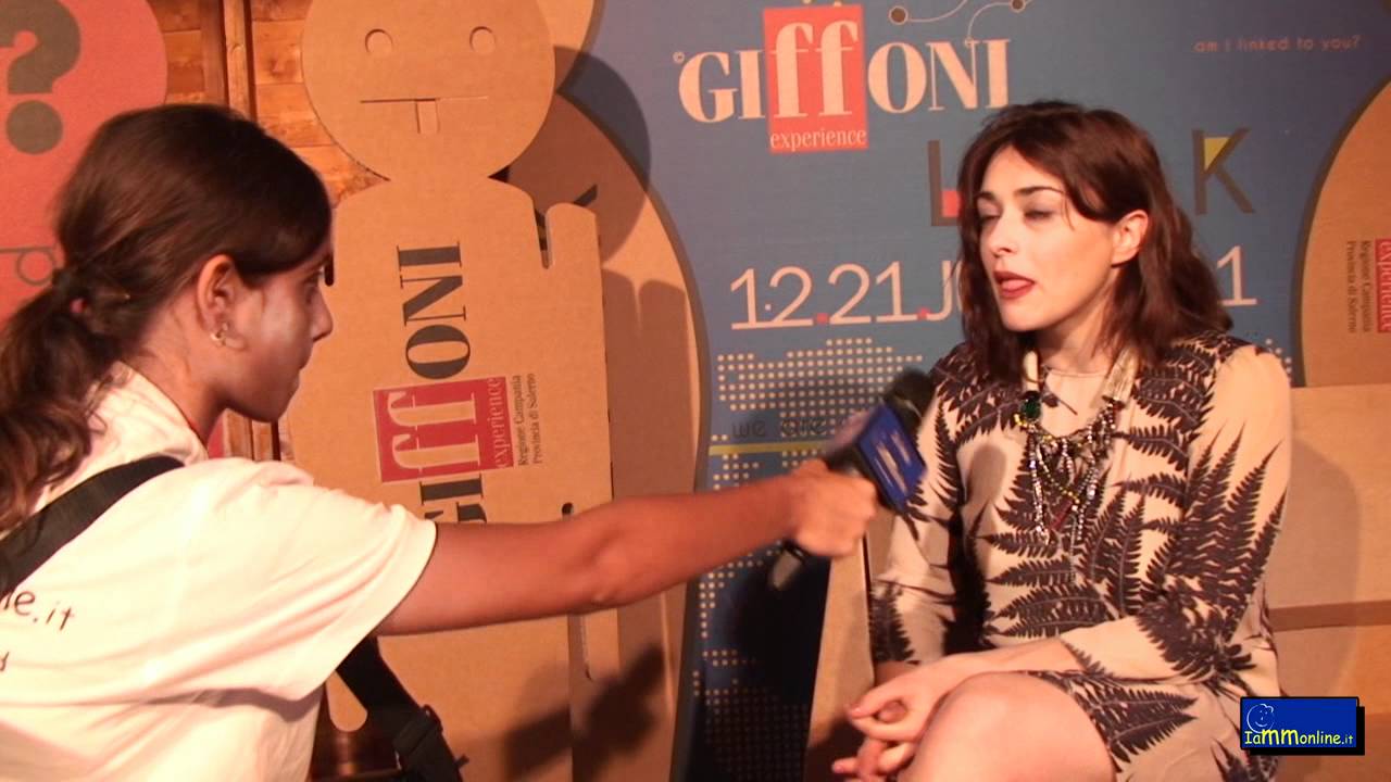 Valentina Lodovini al Giffoni Film Festival 2011 intervistata dai giovani redattori di Iammonline.it