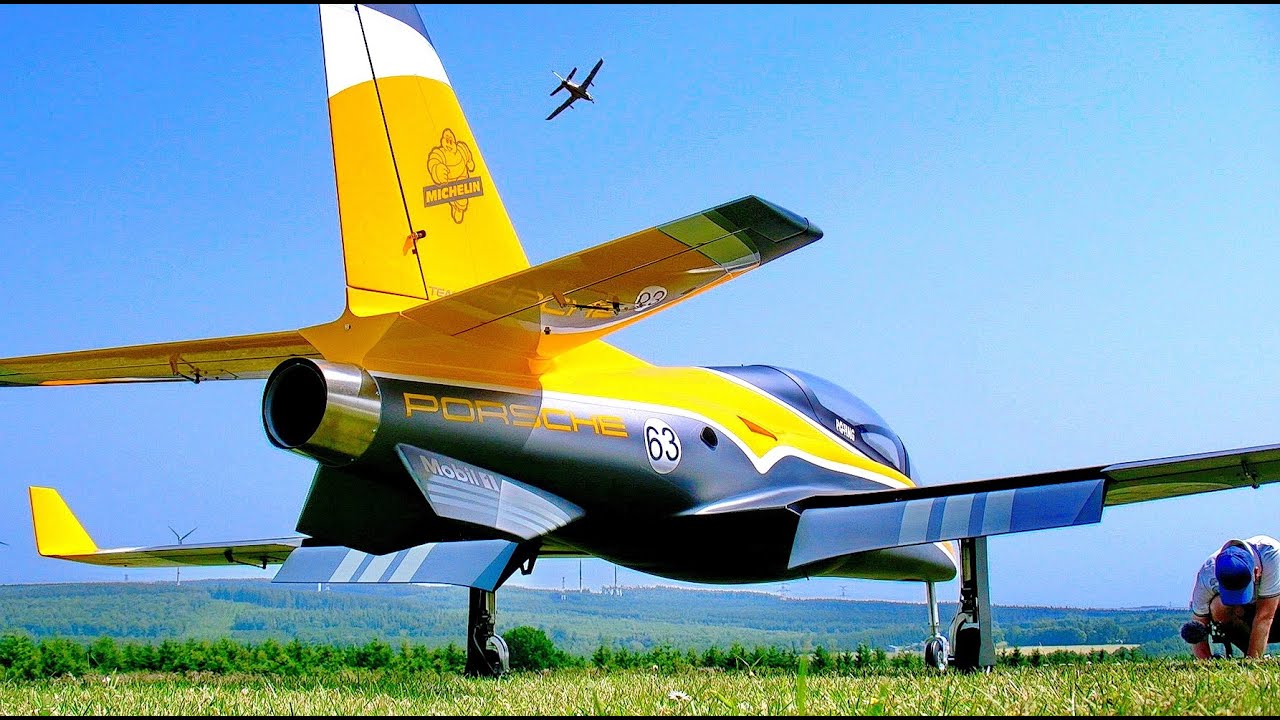 GIGANTIC HUGE XXXL RC VIPERJET SCALE MODEL TURBINE JET FLIGHT DEMO BY BERND PÖTING / JETSCHOOL !!!