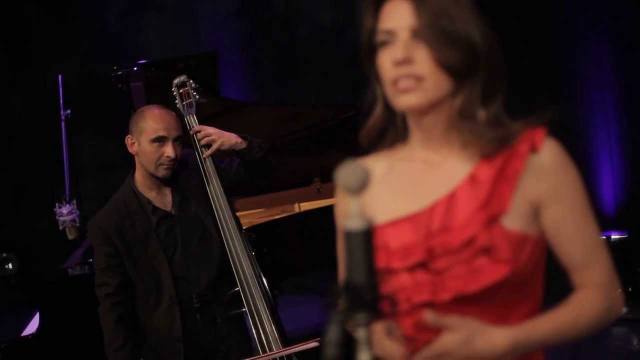 Maria Ana Bobone - Fado & Piano - Senhora do Almortao