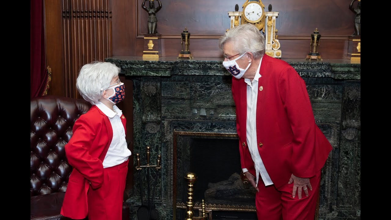 Gov. Ivey Meets Little Cate 