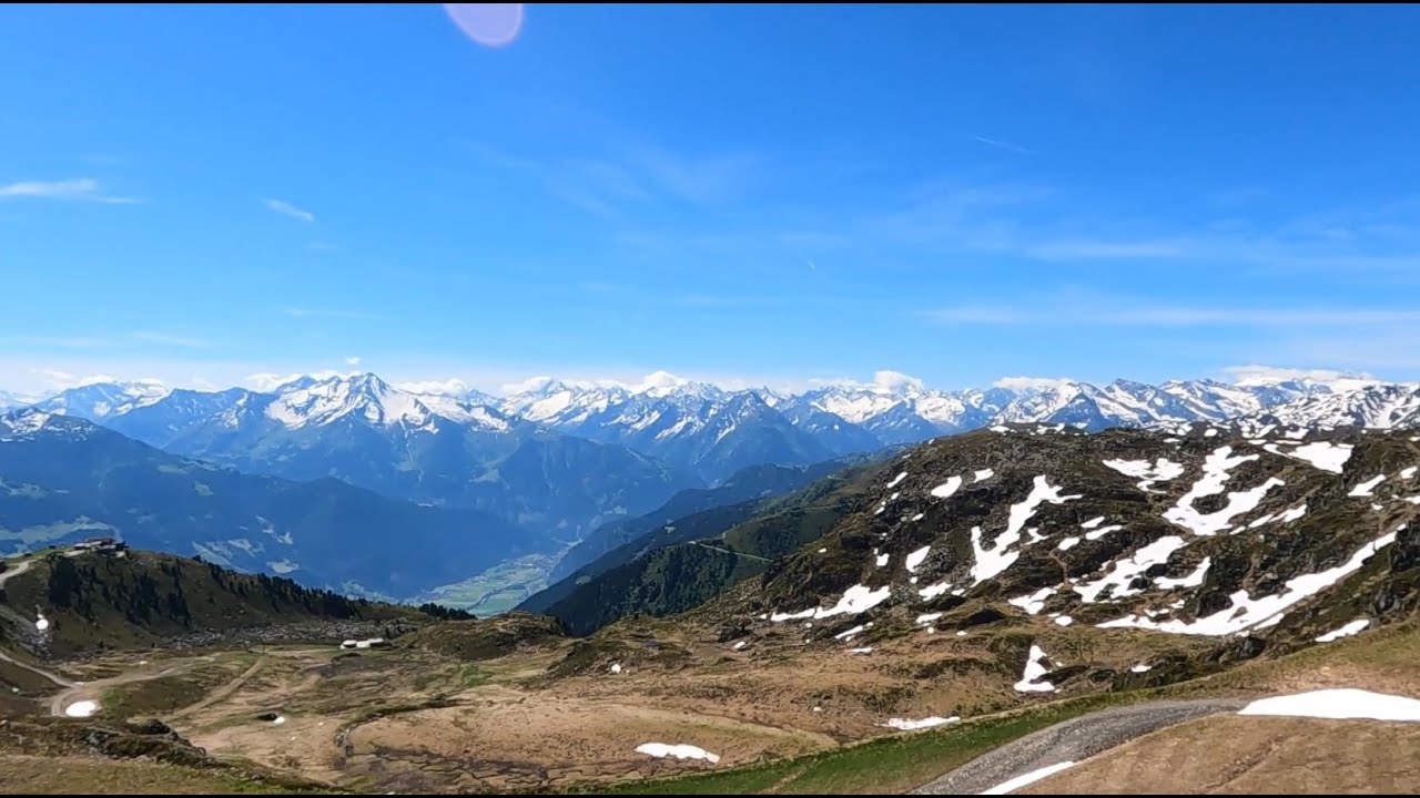 Über die Piste auf den Gipfel
