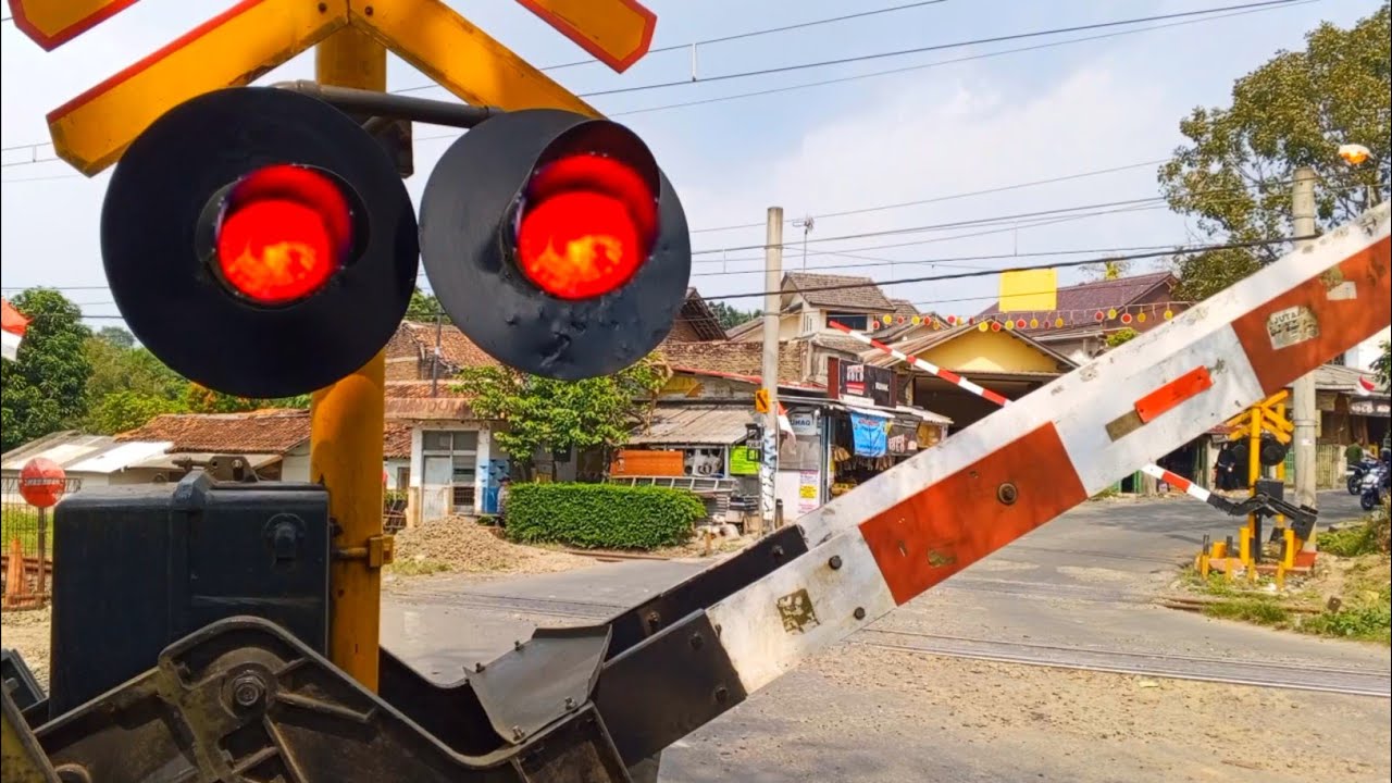 Perlintasan Kereta Api KRL Cijoro Rangkasbitung