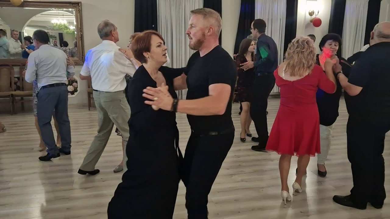 WSPANIAŁY TANIEC pary w czerni ! Sama radość, miło się ogląda 7 października 2023
