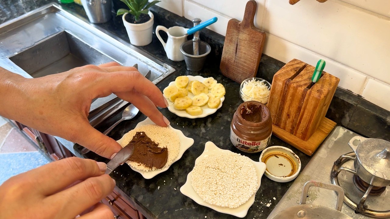 MINI TAPIOQUINHA COM NUTELLA, BANANA E COCO RALADO 😋 | COMIDA EM MINIATURA | A MINICOZINHA