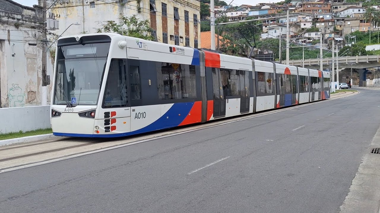 VLT de Santos na rua da Constitui&ccedil;&atilde;o e no centro da cidade.