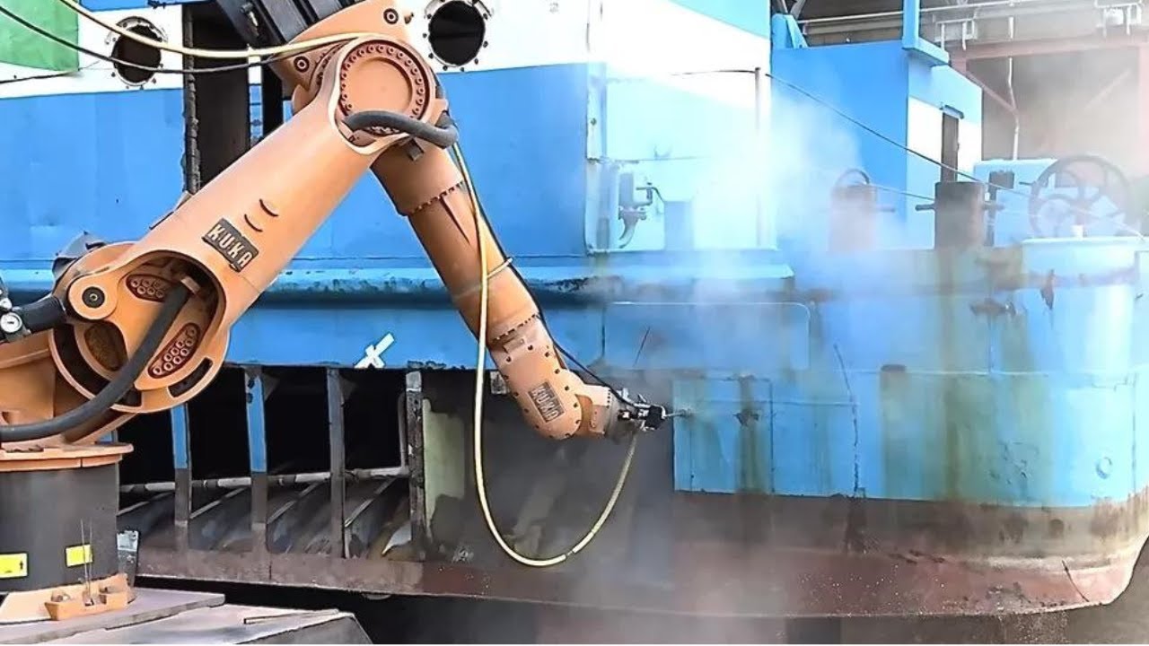 The extreme robot arm that can chop up a ship |  World11Now