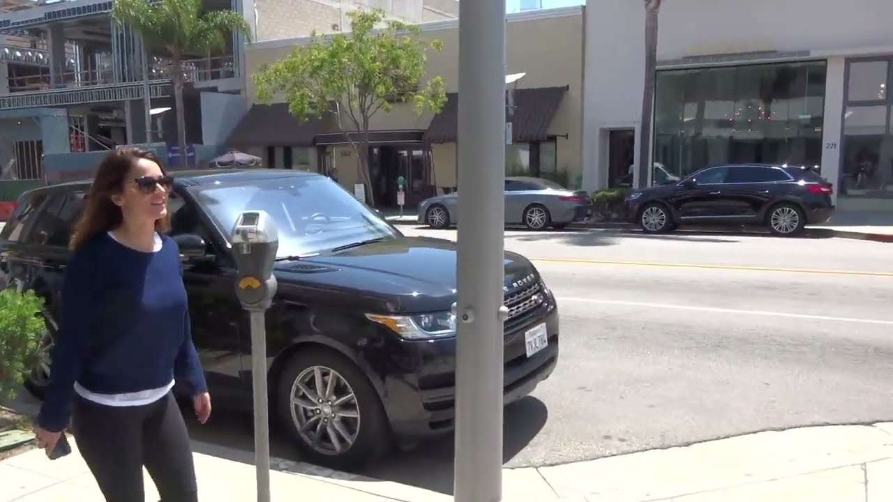Robin Tunney talks about the Craft Remake Movie while shopping in Beverly Hills