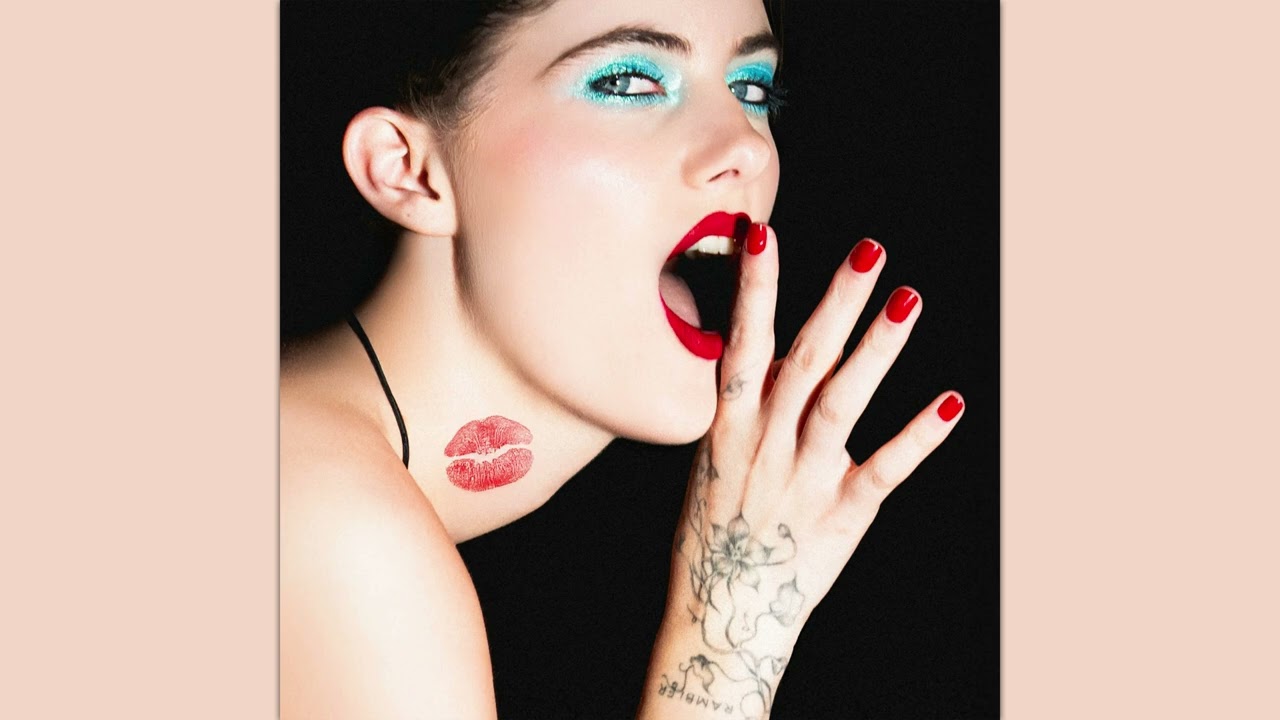 EMELINE - Vintage Girl