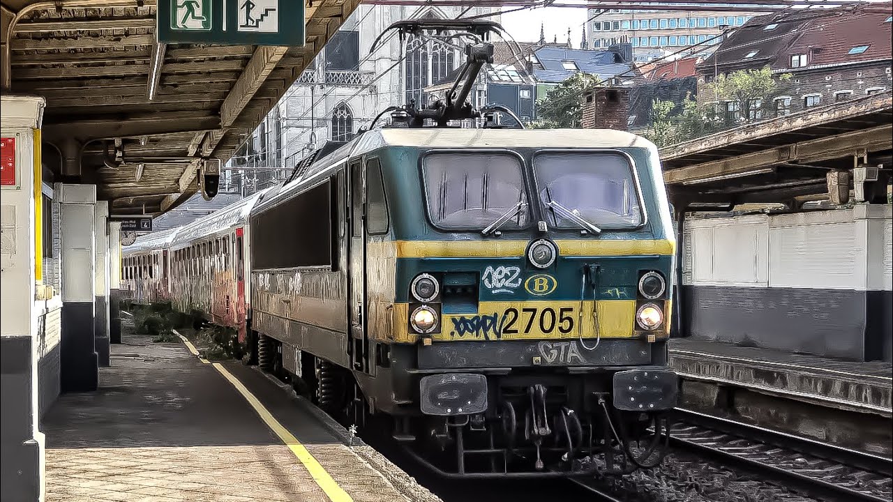 Trains at Bruxelles Chapelle Station (4K)