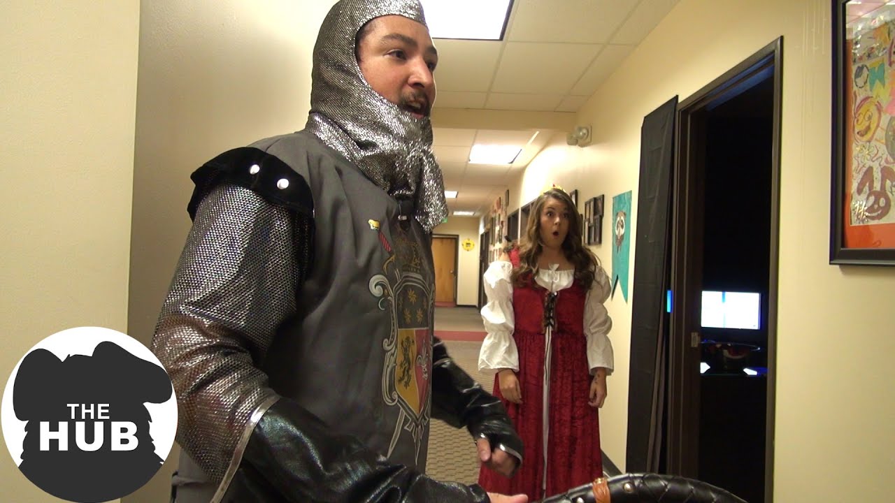 Queen Attack! | The HUB - September 8, 2015