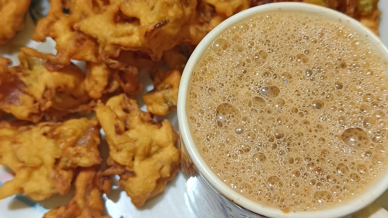 టైమ్ లోకి అదిరిపోయే స్నాక్! ☕🌧️ Best Onion Pakoda & Ginger Tea Combo | Easy Evening Snacks | Spoons