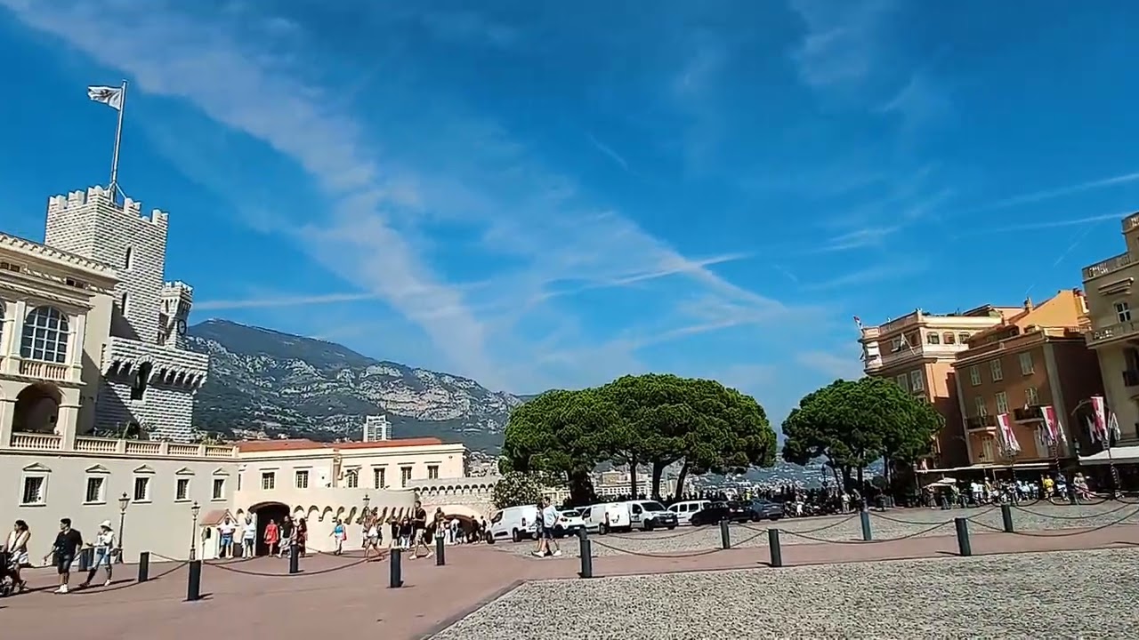 Walking around Prince's Palace of Monaco (Le Palais Princier de Monaco)