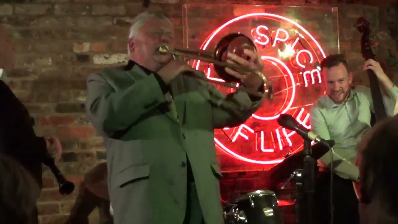 Trombone plunger solo