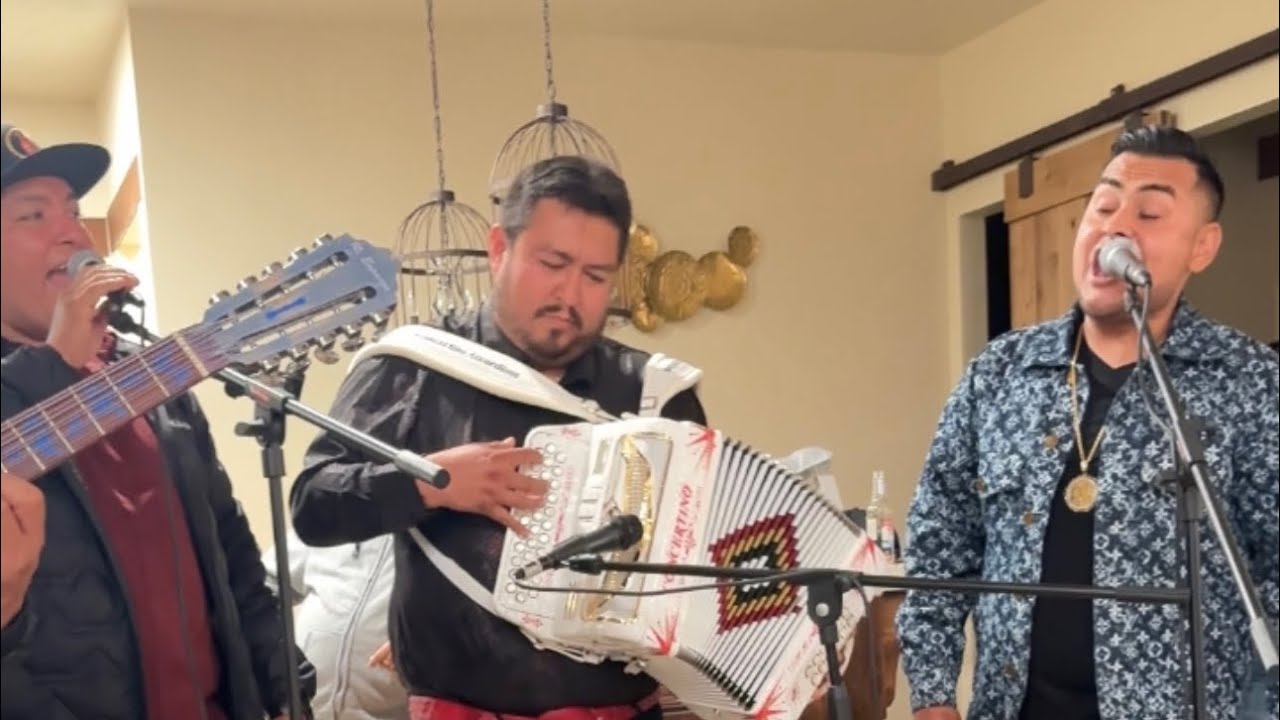 Nunca pensé que don mario rosas quisiera conocerme y q viniera a mi casa a saludarme y cantar juntos