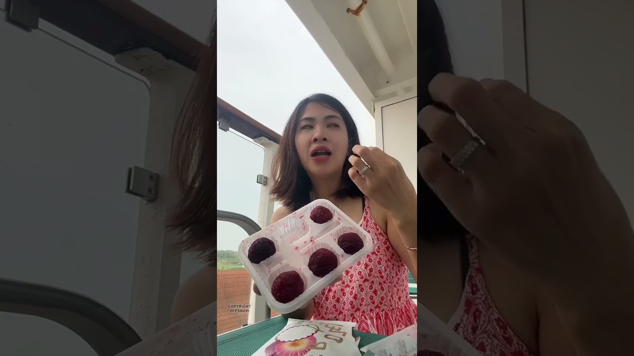 Buah Mirip Darah Segar