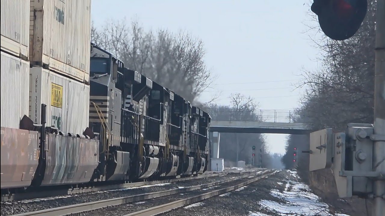 Seeing a 6 engine NS train go through Marion Ohio!!!