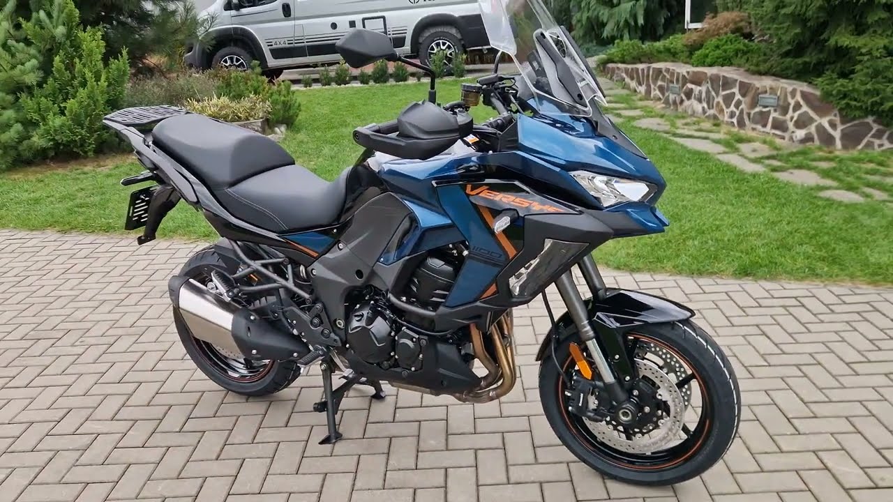 Kawasaki Versys 1100 SE Metallic Deep Blue MY2026 4K