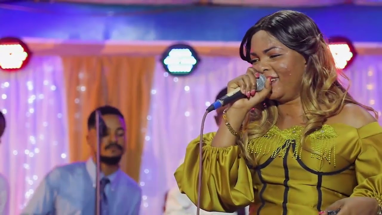 Cécile NGANDU dans le Titre Yesu Munange - Live Recording