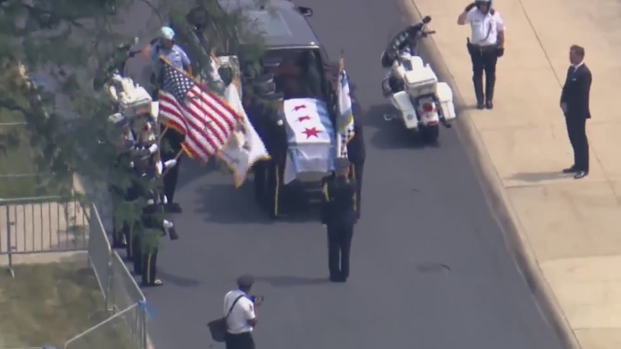 Memorial services begin for fallen Chicago officer Ella French