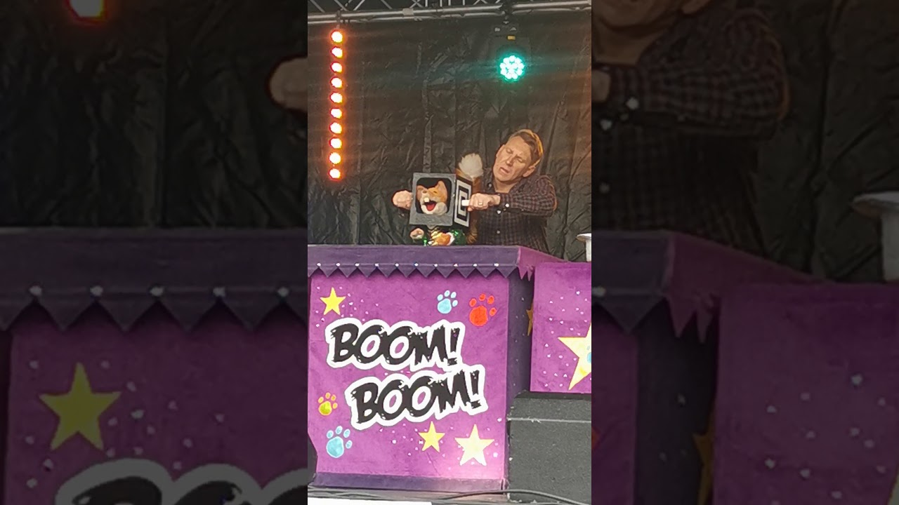 Basil Brush Perth Xmas Light switch on video 4