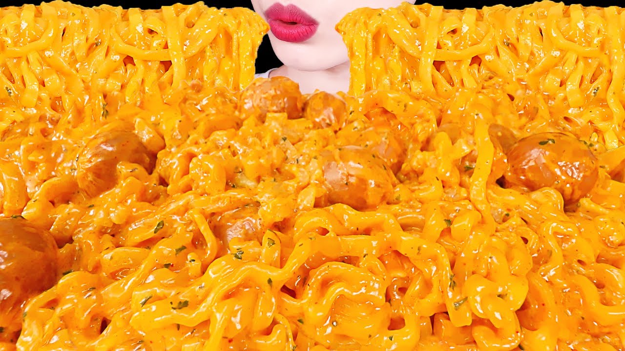 ASMR MUKBANG｜CHEESY CARBO FIRE NOODLES & SAUSAGE 꾸덕꾸덕 까르보 불닭볶음면 & 소세지 EATING SOUNDS 먹방