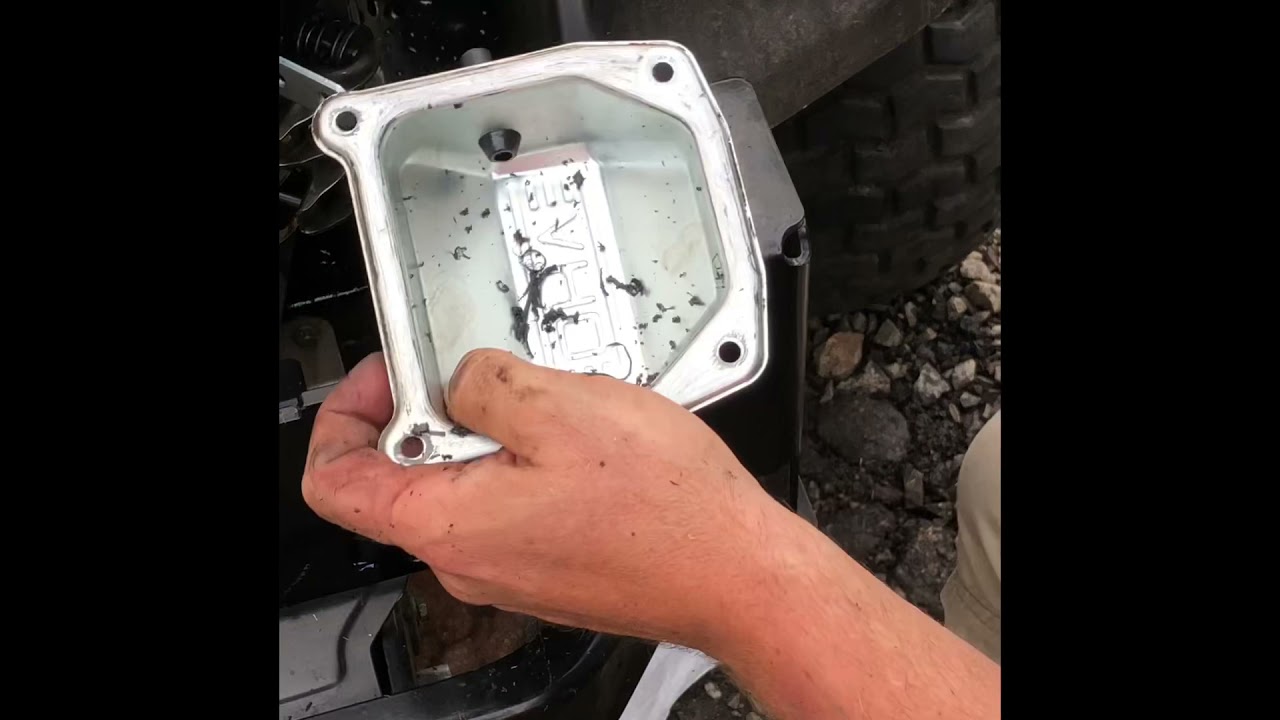 Leaking valve cover fixed on Kohler 22hp 7000 series in a Cub Cadet RZTS