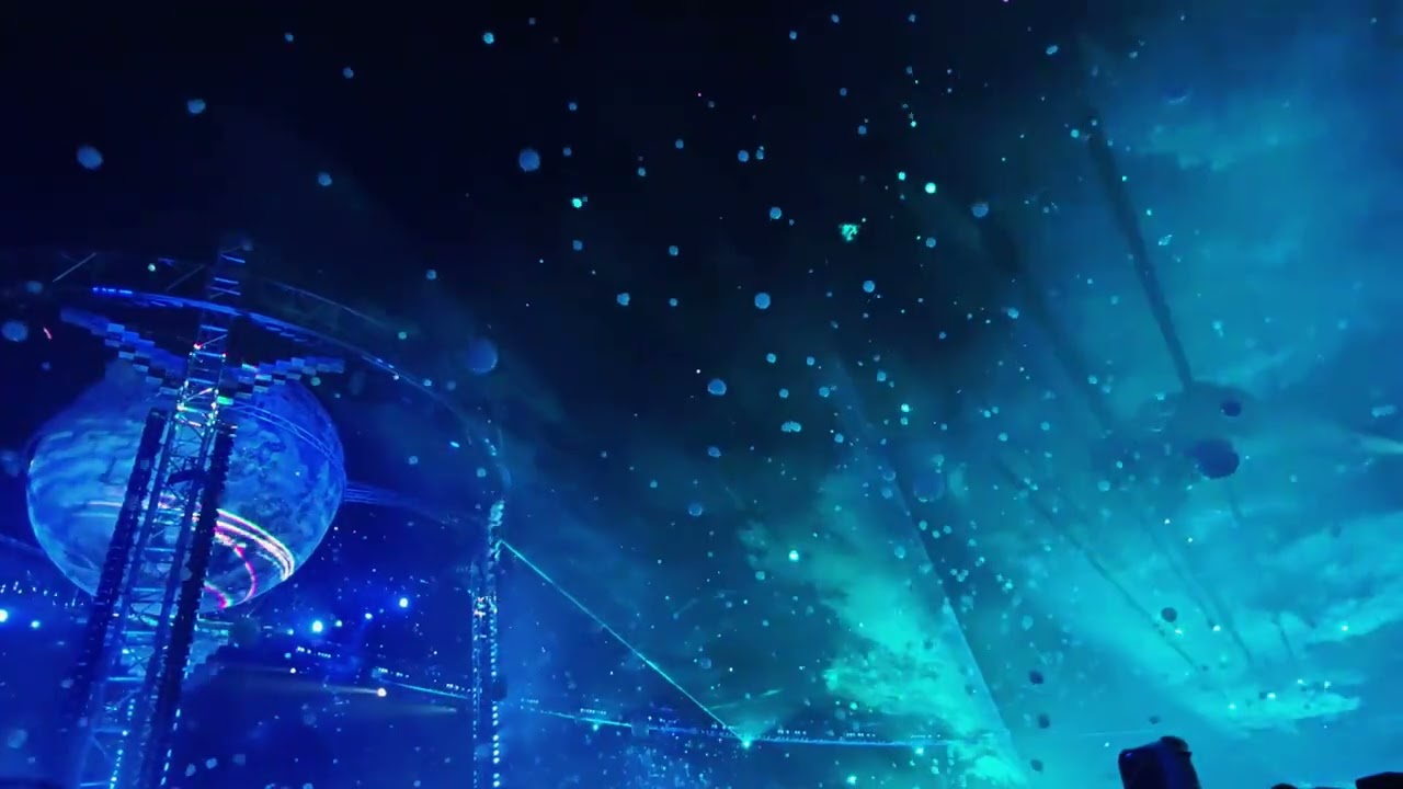 The atmosphere is as dreamlike as a dream