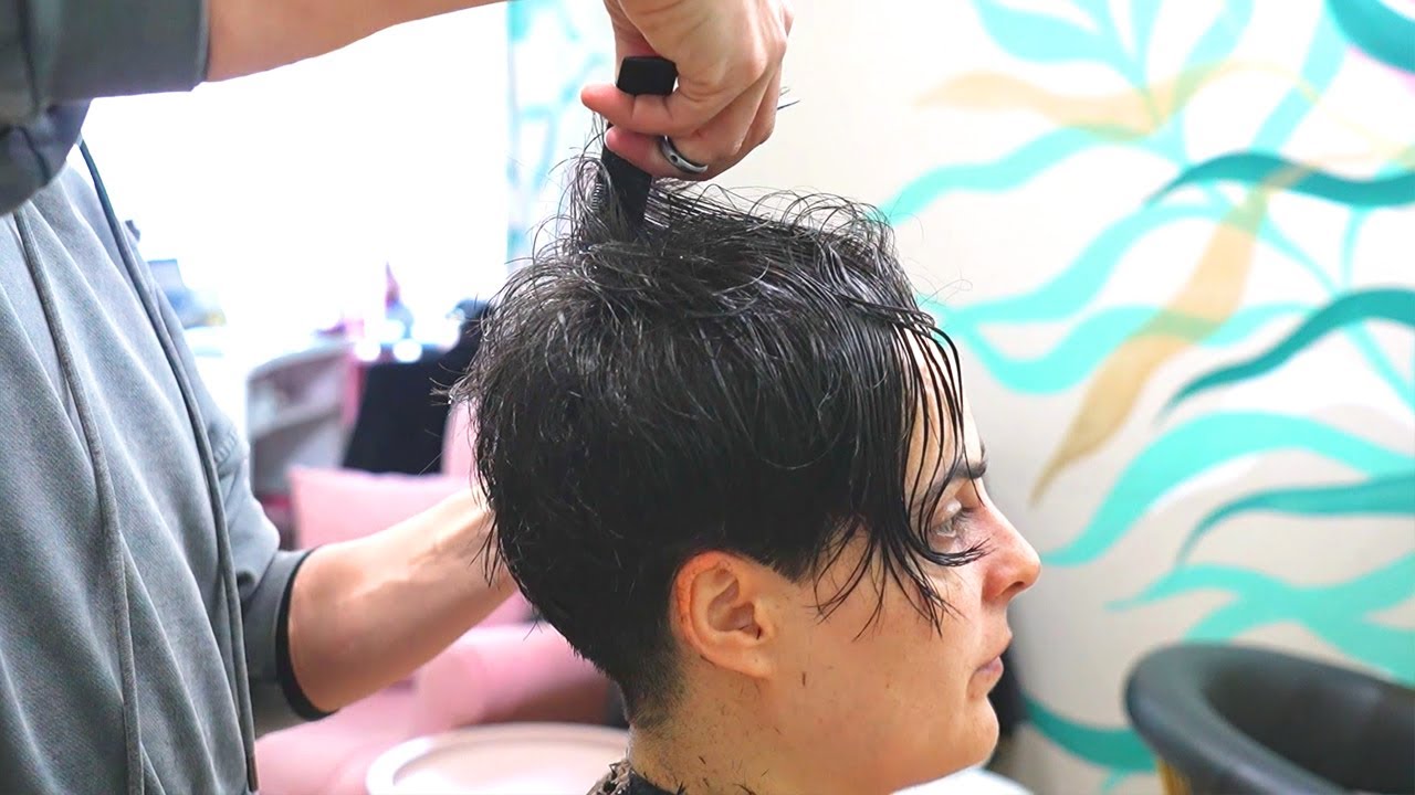SHORT HAIRCUT - SHAVED UNDERCUT CROPPED PIXIE WITH SIDE BANGS