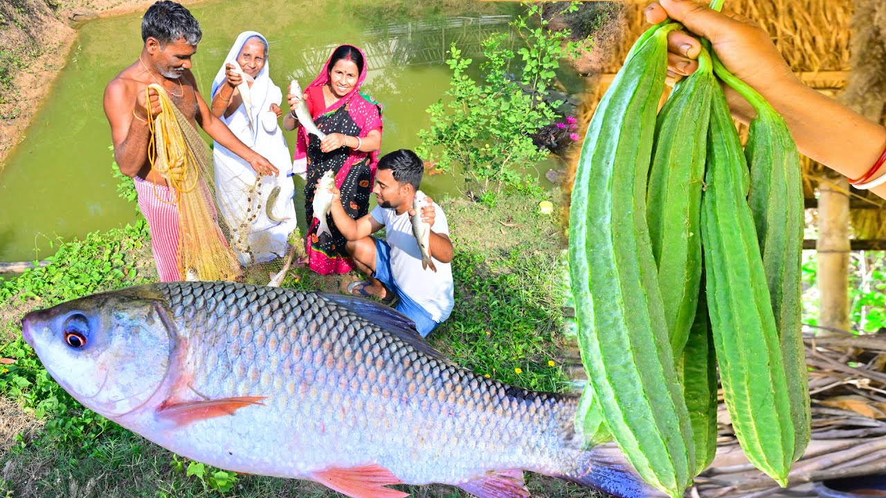 মাঠের তাজা ঝিঙে দিয়ে পুকুরের জ্যান্ত মাছের ঝোল সঙ্গে মাছ দিয়ে ঝিঙের খোসা বাটা | Jhinge Kosha Bata