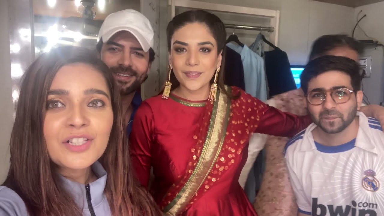 MY BIRTHDAY with KUNDALI BHAGYA fam and my own FAMILY