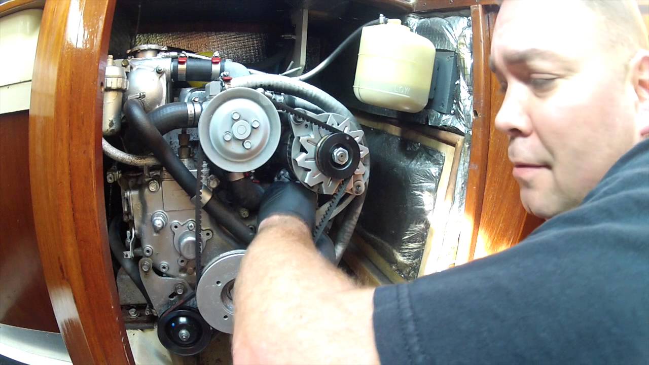 Sailboat engine maintenance: An old Yanmar 2GM20F diesel, let's do an oil change!