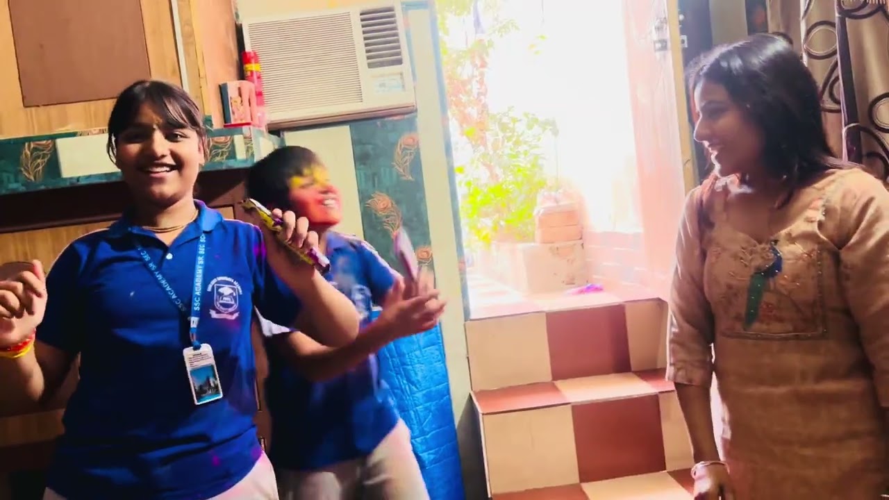 ￼Aa￼j mujhe color laga diya 😱😱#viral #vlog 