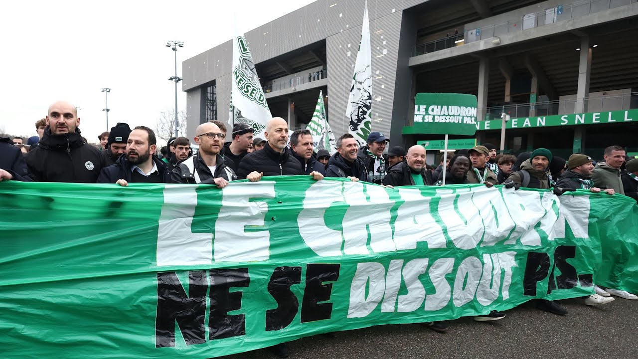 Saint-Étienne : des milliers de supporters stéphanois ont manifesté contre la dissolution de deux