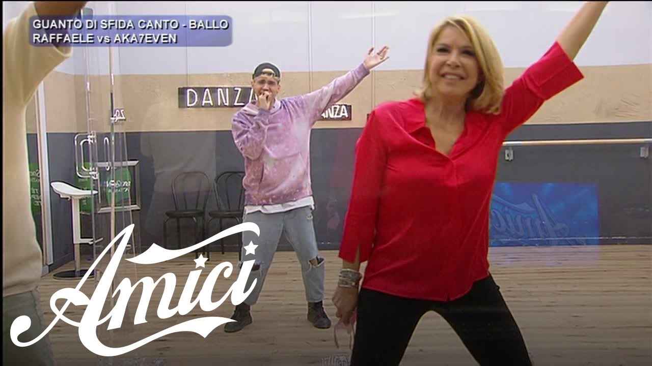Amici 20 - Aka7even: la preparazione del guanto di sfida
