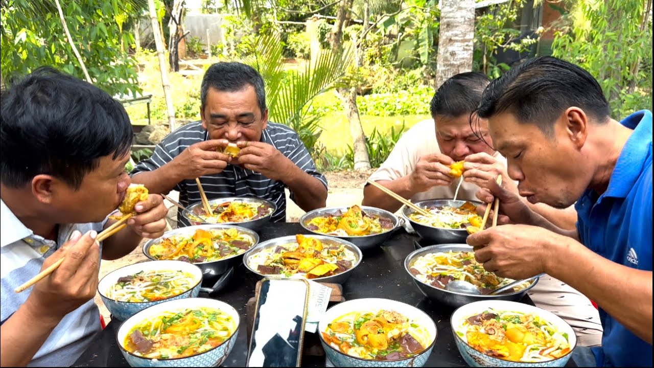 Chia Cặp Thi Ăn Quá Khủng.Khiếp - 10 Phút Ăn 14 Ký Bánh Canh Cua | ATN