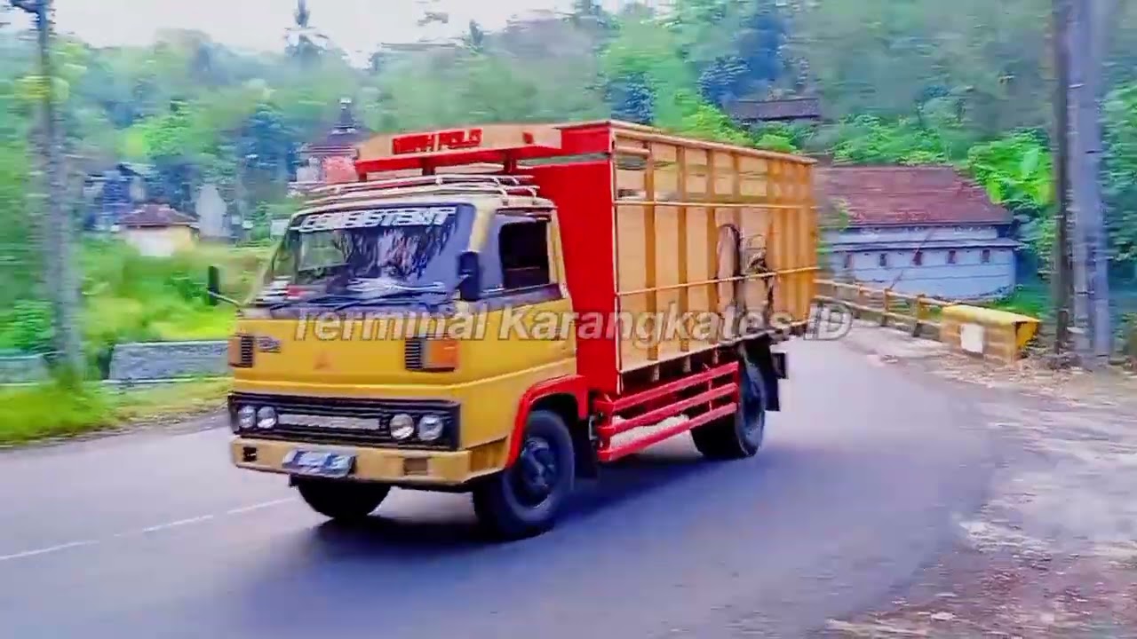 Banyak truk keren nikung miring di jalur viral lahor.