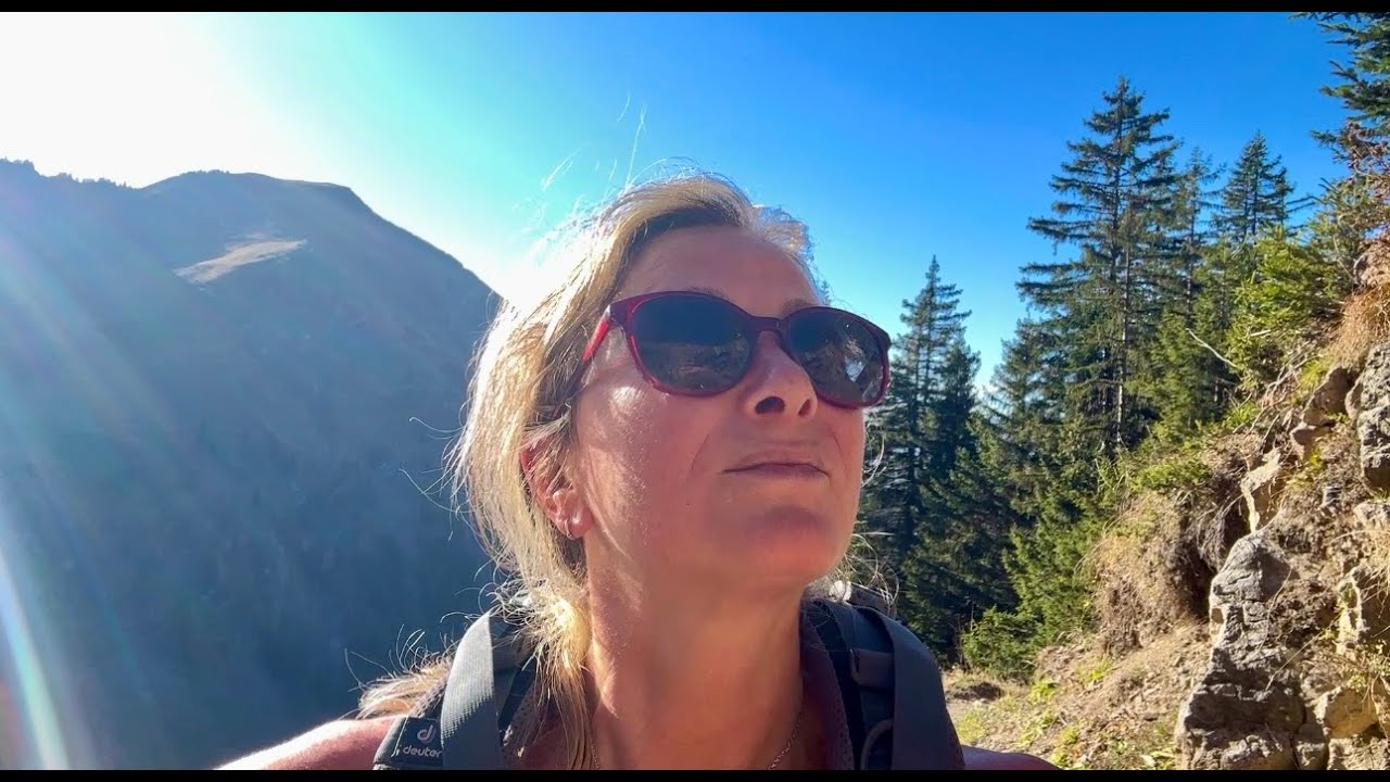 ALONE IN THE MOUNTAINS / WILL I MAKE IT BEFORE DARK ? NICE HIKE !!