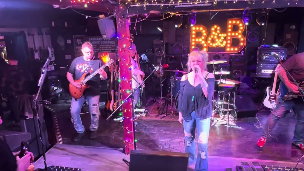 Melissa Garman Knight w the Thursday Jam House Band/“Heartbreaker”