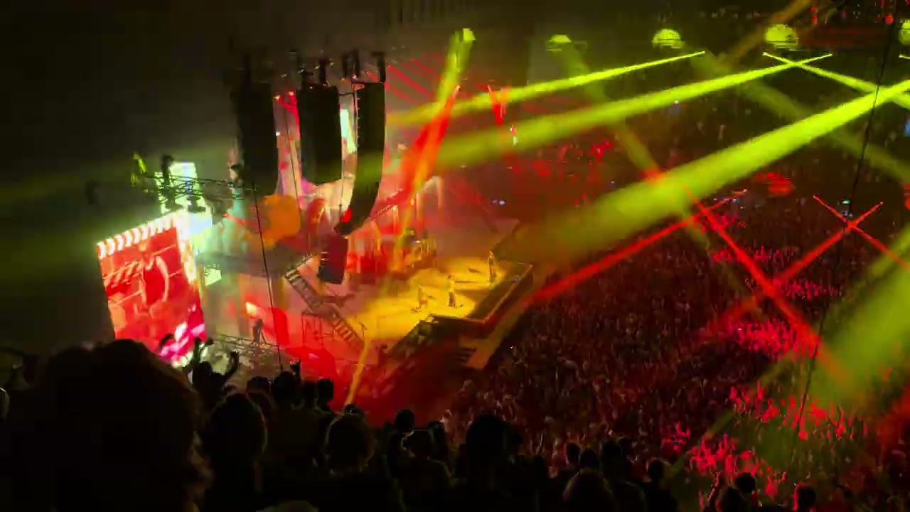 Ze Is Pas Net Begonnen (Leer/werkstage) - De Jeugd Van Tegenwoordig (Amsterdam - Ziggo Dome - 2025)