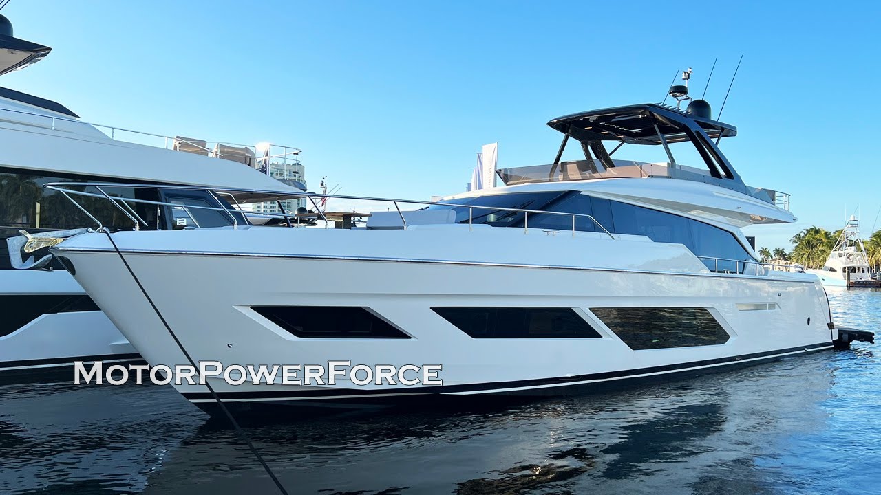 Touring 2022 Ferretti 720 Yacht
