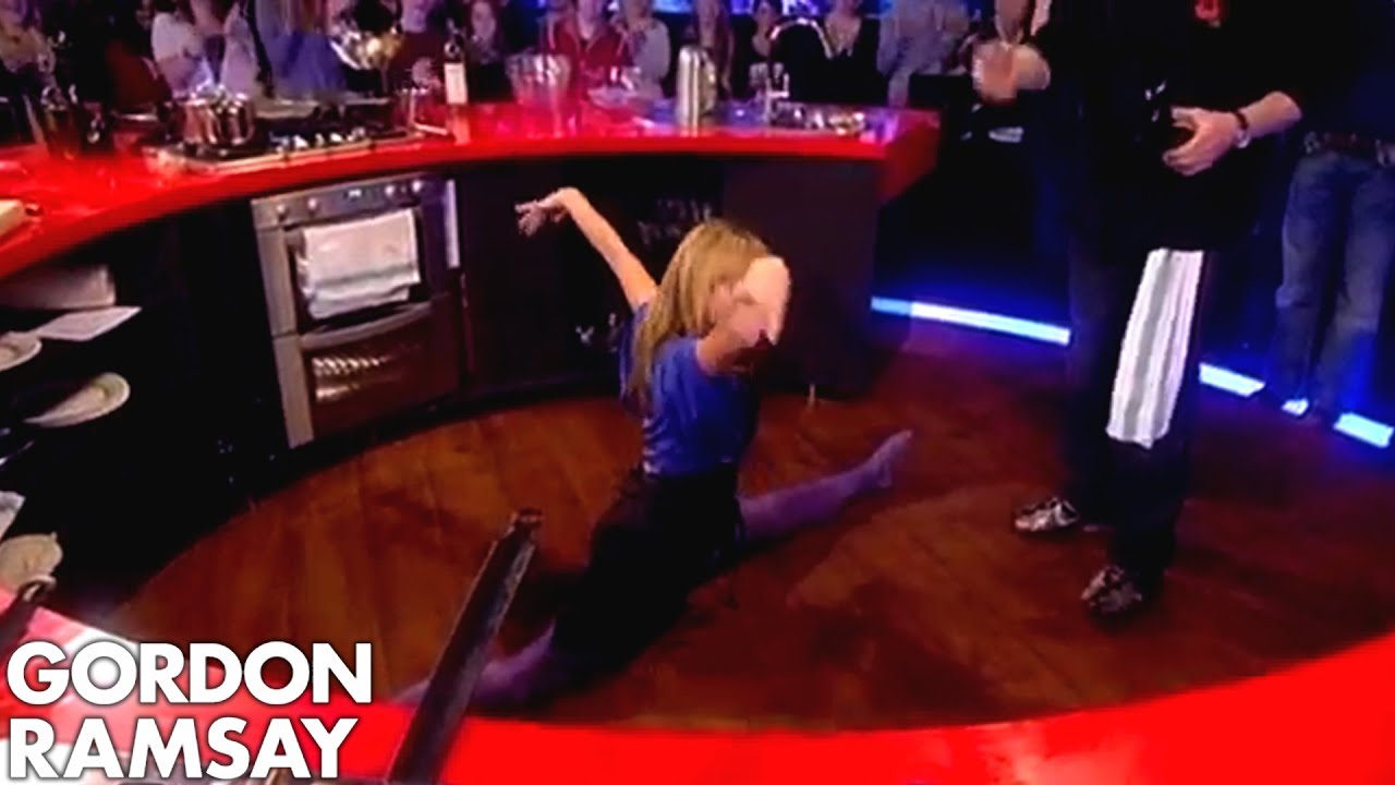 Amanda Holden does the Splits | Gordon Ramsay