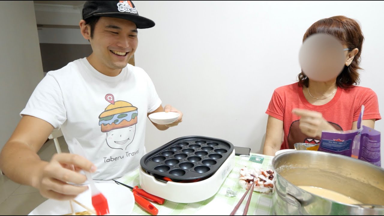 Japanese Son Cooks Takoyaki For Singaporean Family🇸🇬👨‍👩‍👧‍👧