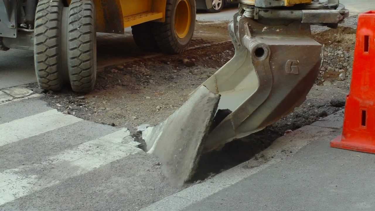 Volvo EW140B ripping asphalt