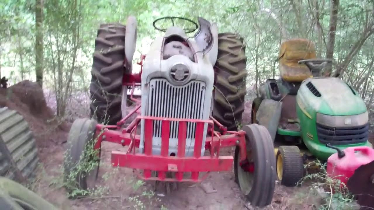 Barn Find 65 Year-Old Ford Red Belly Tractor 800 Series Tractor- Surprise Under The Hood!