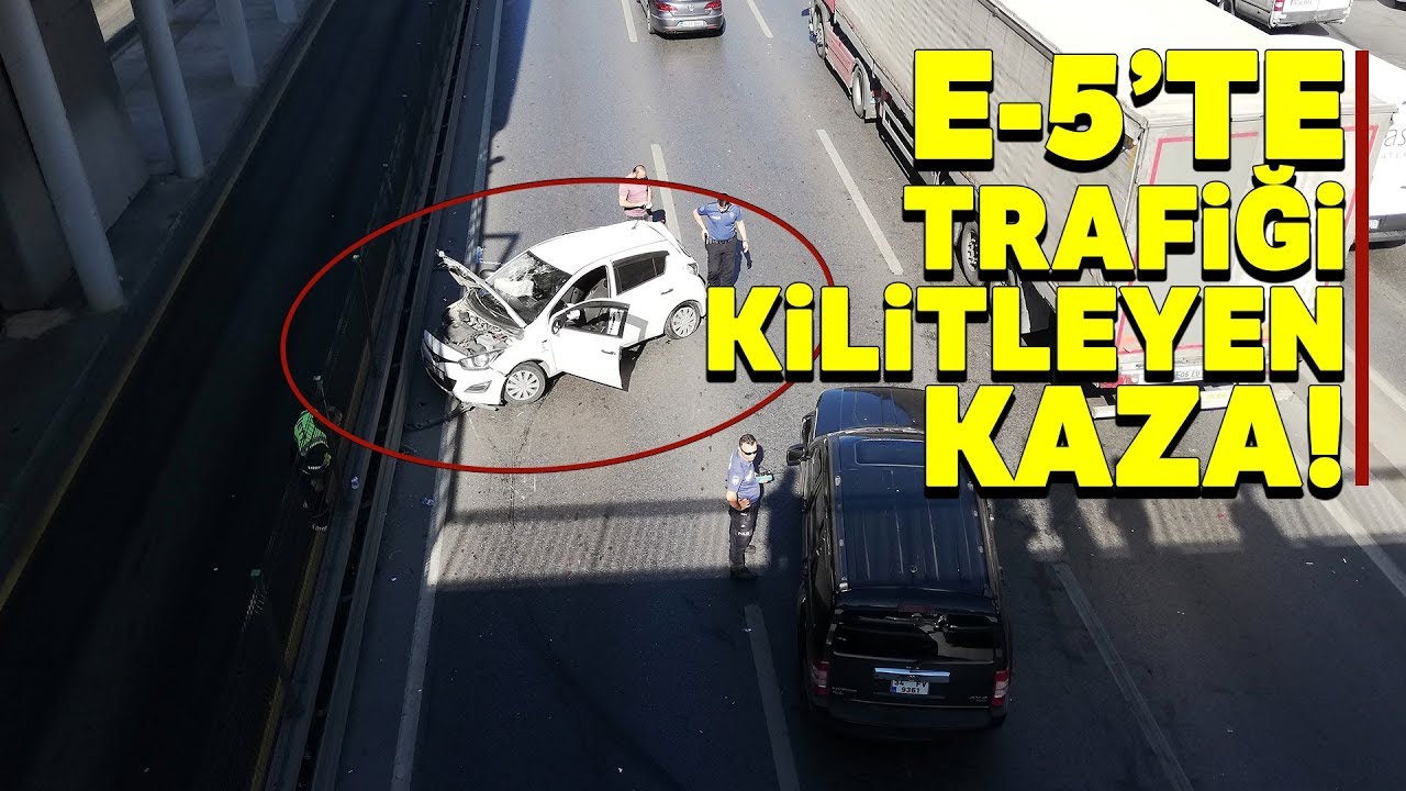 Avcılar E-5'te Trafik Kazası, Sapağı Kaçıran Sürücü Bariyerlere Çarptı